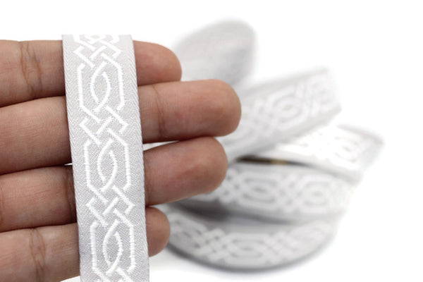 20 mm White-Gray Celtic Claddagh 0.78 (inch) | Celtic Ribbon | Embroidered Woven Ribbon | Jacquard Ribbon | 20 mm Wide | 20272
