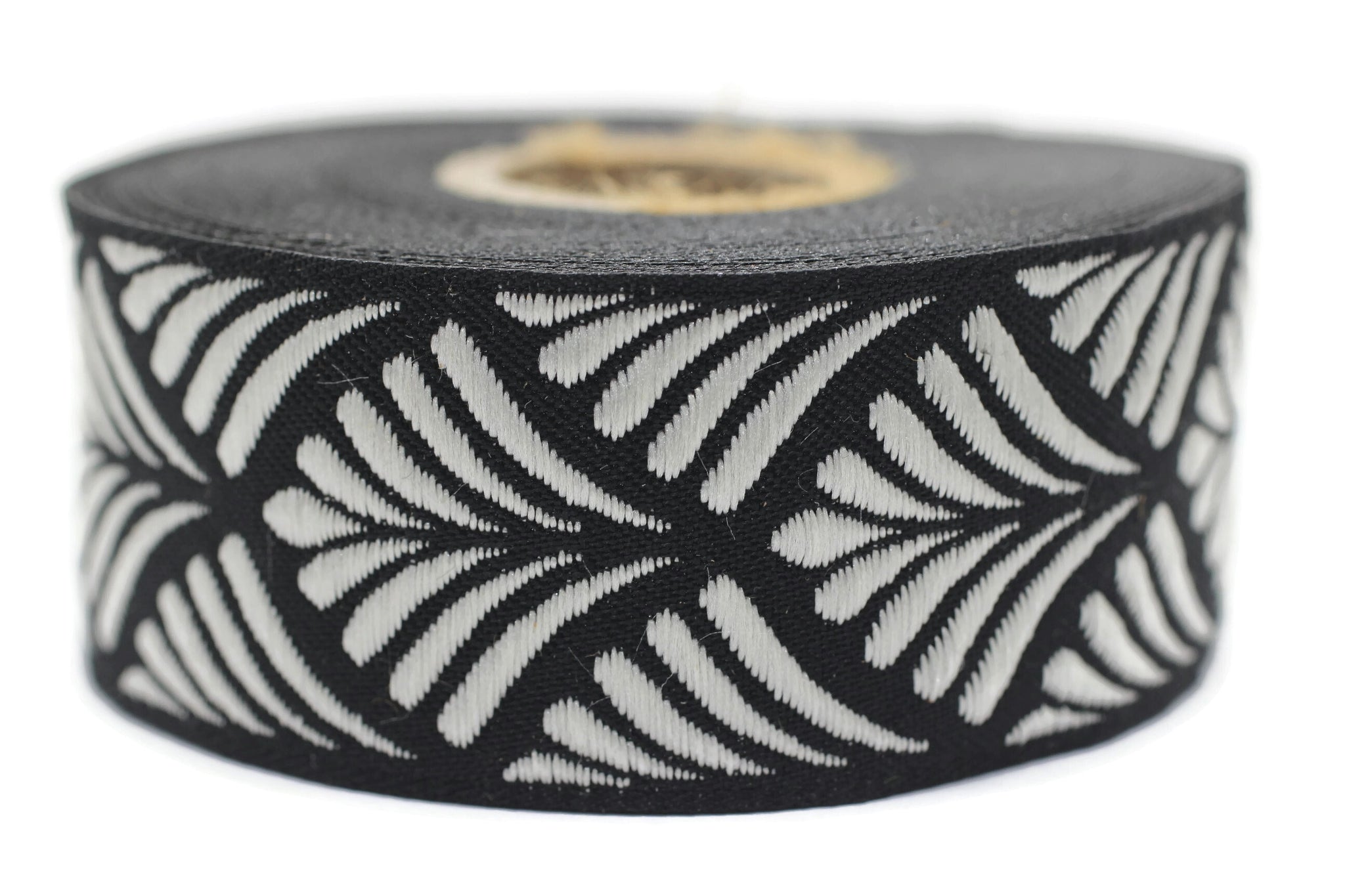35 mm White Seashell  1.37 (inch) | SeaShell Ribbon | Embroidered Woven Seashell Ribbon | Jacquard Ribbon | 35mm Wide | 35273